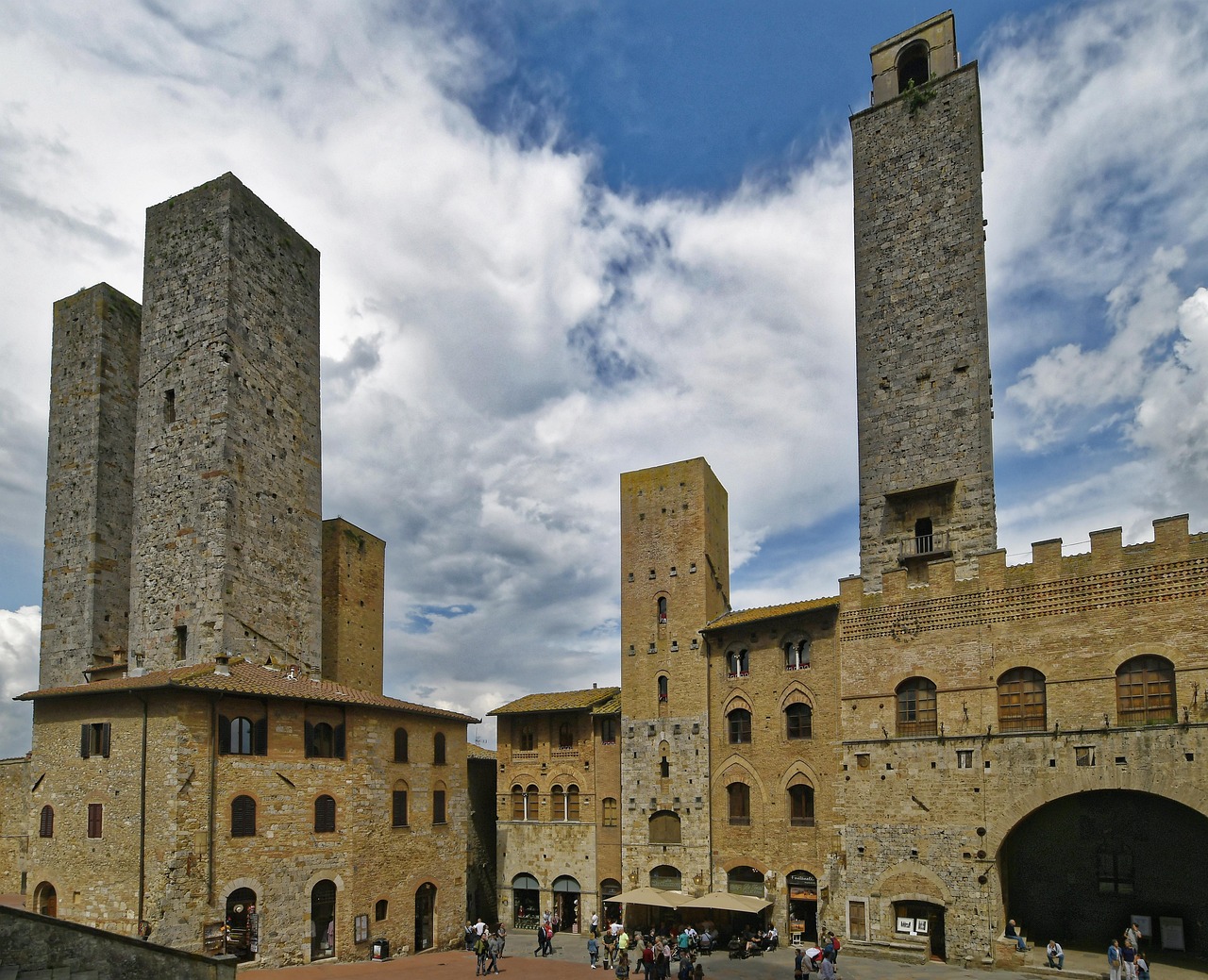 1 MAGGIO TUTTO TOSCANO SAN GIMIGNANO E PECCIOLI